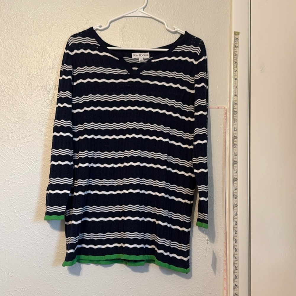 NWT Women’s Kim Rogers Chevron Stripe Navy and White Top Size L